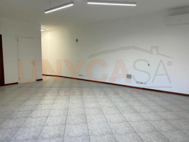 Locale Commerciale in affitto a Rubano, Veneto