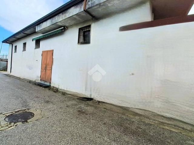 Locale Commerciale in affitto a San Marcellino, Campania