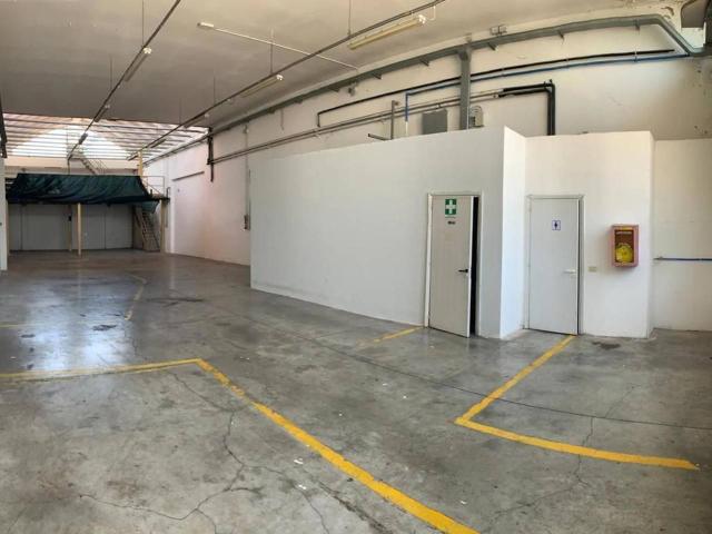 Locale Commerciale in affitto a Unione di comuni Terre di Castelli, Savignano Sul Panaro