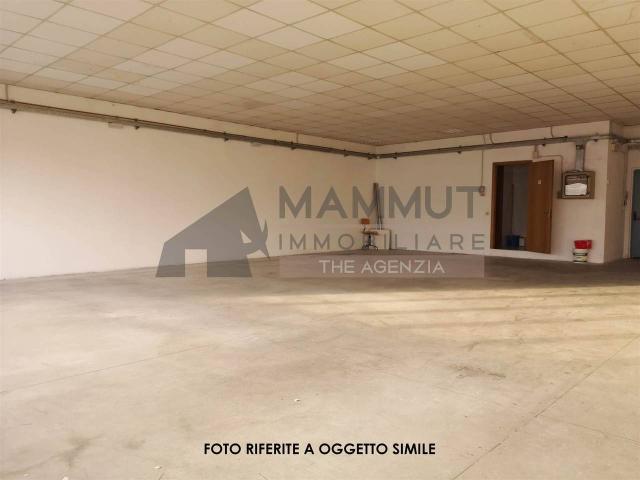 Locale Commerciale in affitto a Scandicci, Toscana