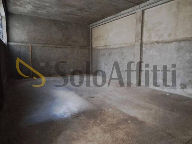 Locale Commerciale in affitto a Seveso, Lombardia