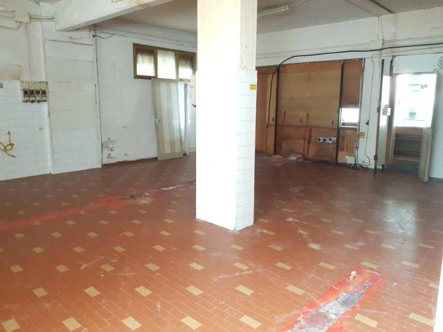 Locale Commerciale in affitto a Signa, Toscana