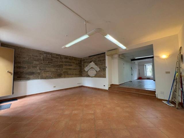 Locale Commerciale in affitto a Città Nuova-Barriera Nuova-San Vito-Città Vecchia, Villa Opicina