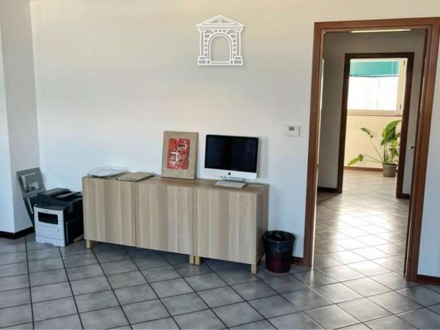 Locale Commerciale in affitto a Città Nuova-Barriera Nuova-San Vito-Città Vecchia, Villa Opicina