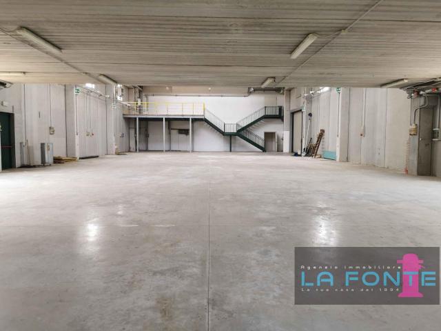 Locale Commerciale in affitto a Vigonza, Busa