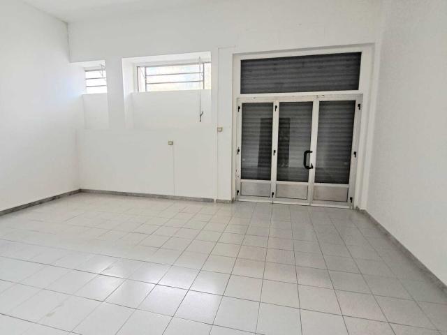 Locale Commerciale in affitto a Sant'Antonio, Lanciano
