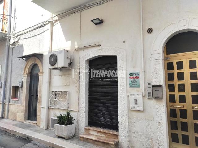 Locale Commerciale in vendita a Puglia, Bari