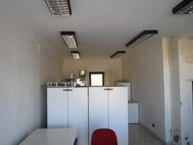 Locale Commerciale in vendita a Marche, Ancona