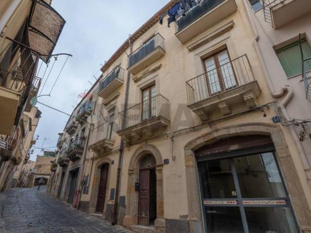 Locale Commerciale in vendita a Canalotto, Caltagirone