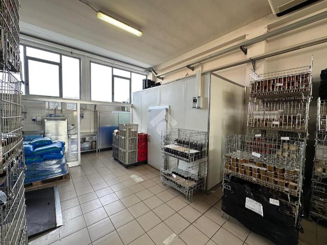 Locale Commerciale in vendita a Piemonte, Cuneo
