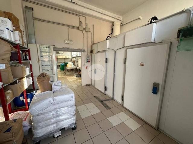 Locale Commerciale in vendita a Piemonte, Cuneo