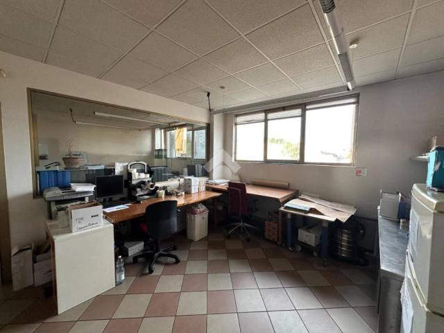 Locale Commerciale in vendita a Piemonte, Cuneo