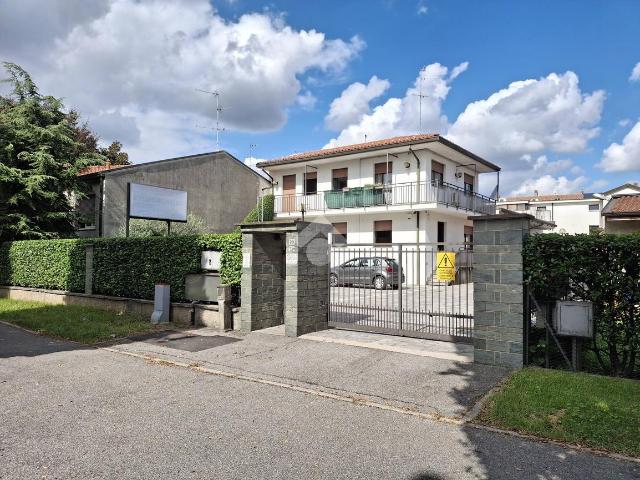 Locale Commerciale in vendita a Carate Brianza, Lombardia