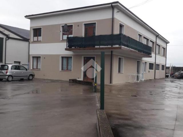 Locale Commerciale in vendita a Chiuduno, Lombardia