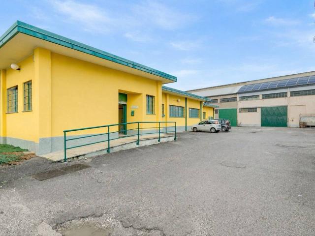 Capannone in vendita a Cislago, Lombardia