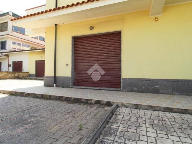 Locale Commerciale in vendita a Calabria, Catanzaro