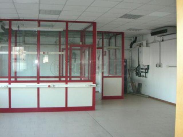 Locale Commerciale in vendita a Dueville, Veneto