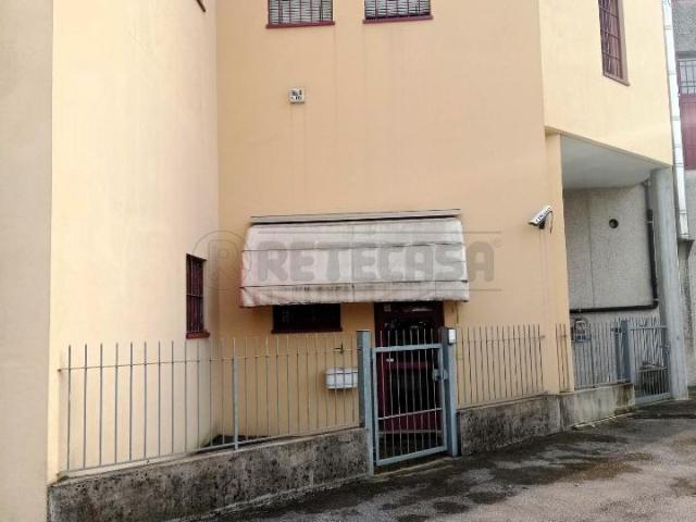 Locale Commerciale in vendita a Dueville, Veneto