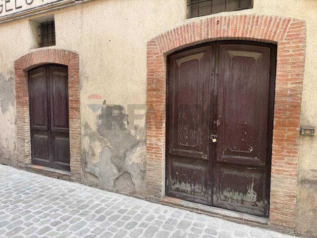 Locale Commerciale in vendita a Borgo, Marche