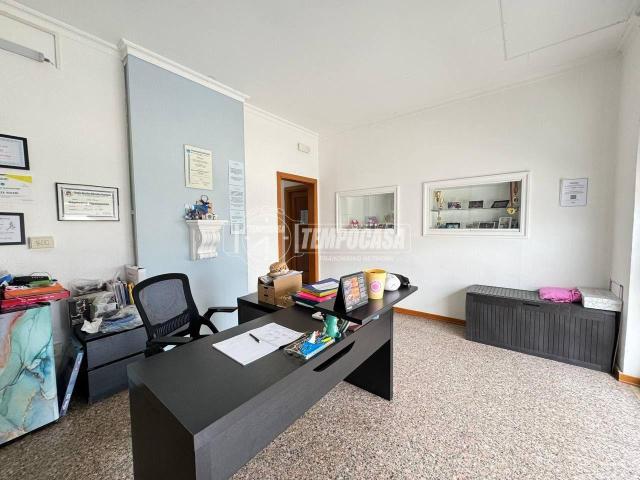 Locale Commerciale in vendita a Vallone, Francavilla Al Mare