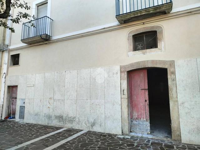 Locale Commerciale in vendita a Gaeta, Lazio