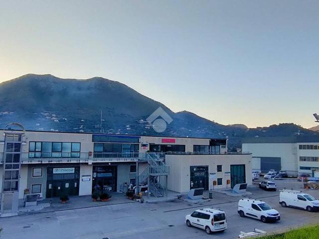 Locale Commerciale in vendita a Formia, Lazio