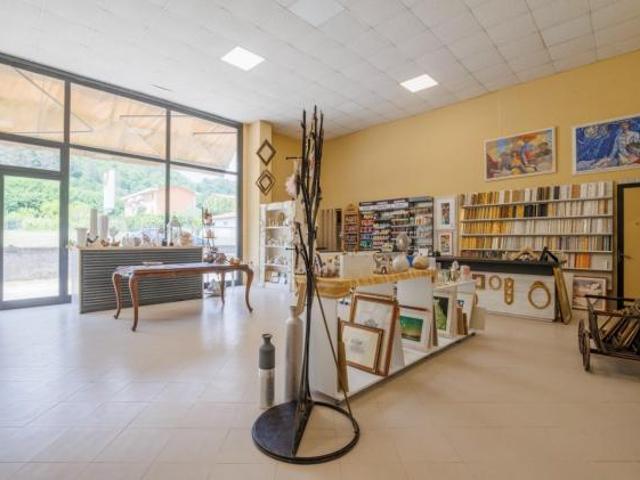 Capannone in vendita a Unione Comuni Garfagnana, Gallicano