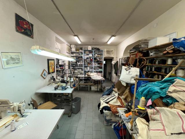 Locale Commerciale in vendita a Ruffino, La Spezia