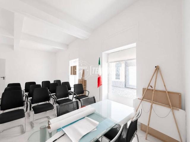 Locale Commerciale in vendita a Lazzate, Lombardia