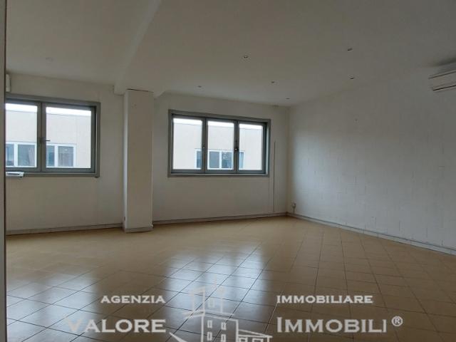 Locale Commerciale in vendita a Livorno