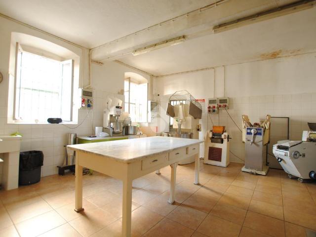 Locale Commerciale in vendita a Piemonte, Vercelli