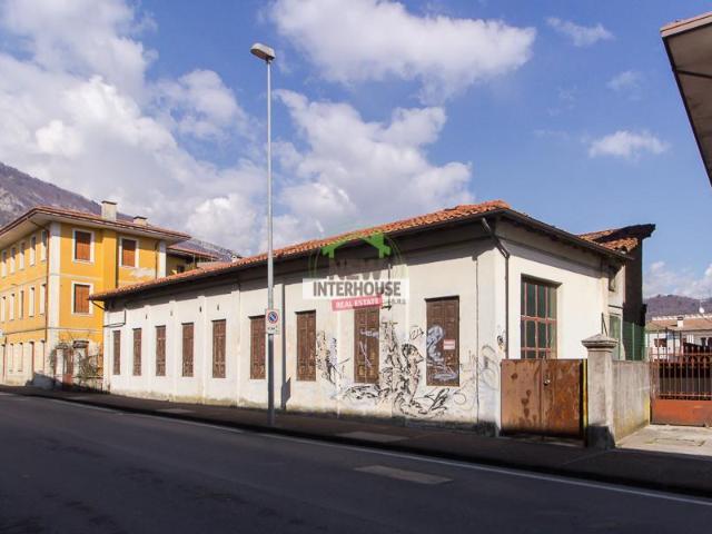 Locale Commerciale in vendita a Maniago, Friuli-Venezia Giulia