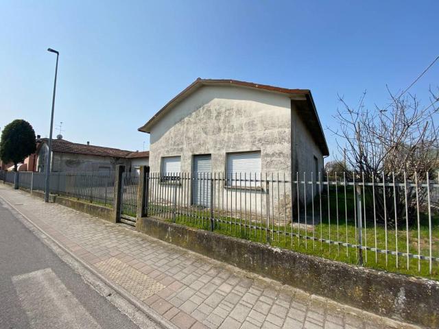 Locale Commerciale in vendita a Moglia, Lombardia