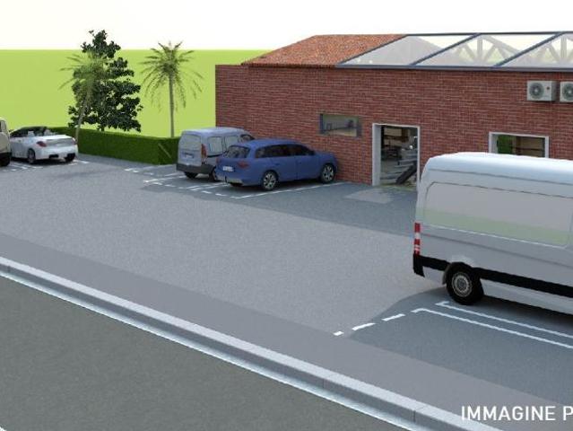 Locale Commerciale in vendita a Mondragone, Campania