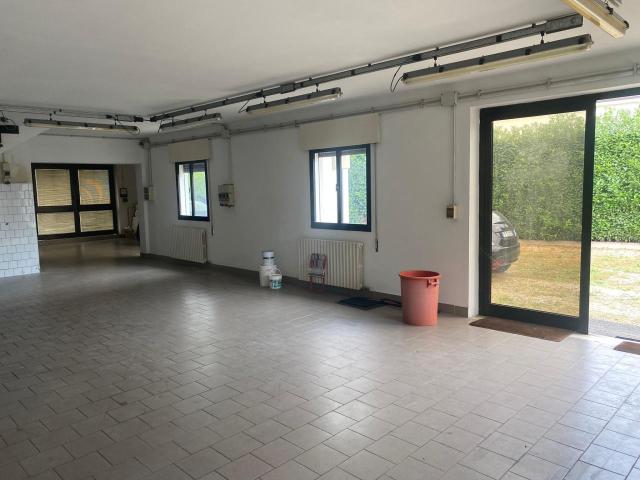 Locale Commerciale in vendita a Monselice, Veneto