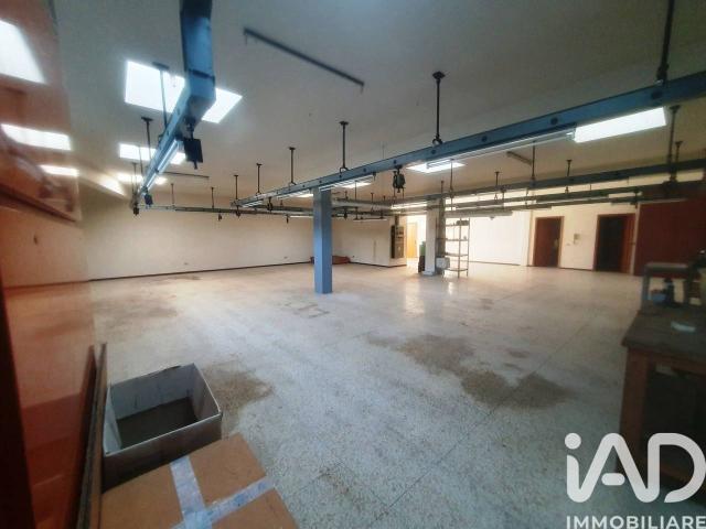 Locale Commerciale in vendita a Marche, Fermo