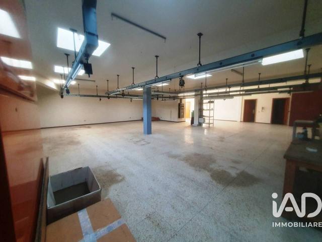 Locale Commerciale in vendita a Marche, Fermo