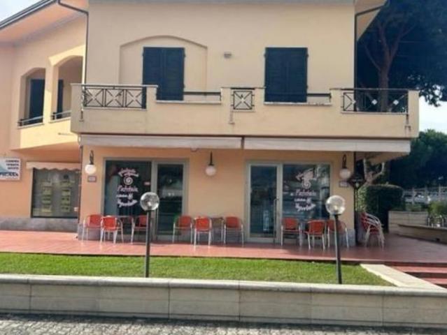 Capannone in vendita a Montignoso, Toscana