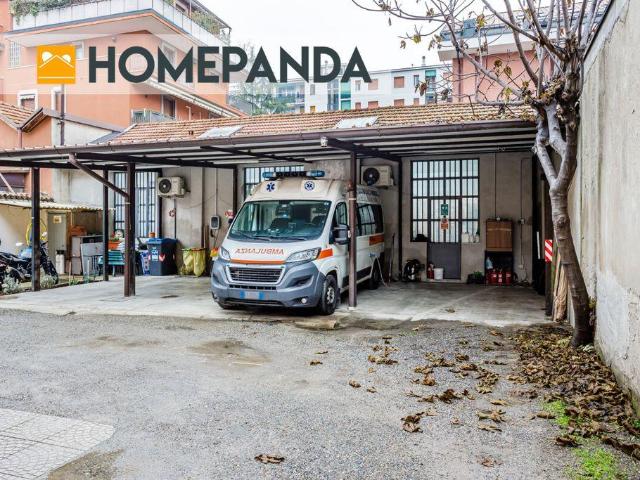 Locale Commerciale in vendita a Regina Pacis, Monza