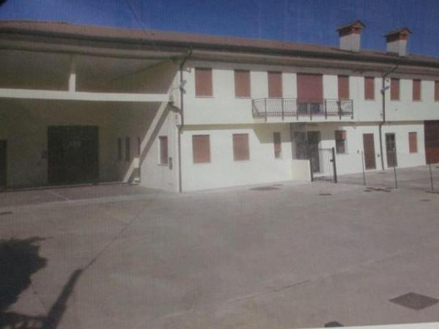 Locale Commerciale in vendita a Mussolente, Veneto