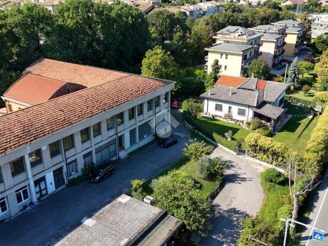 Locale Commerciale in vendita a Peschiera Del Garda, Veneto