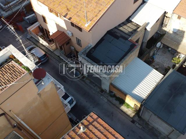 Locale Commerciale in vendita a Centro, Marche