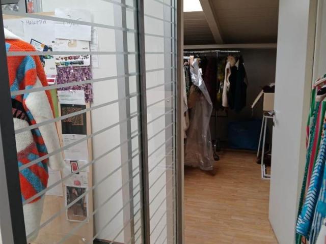 Locale Commerciale in vendita a Le Badie, Prato