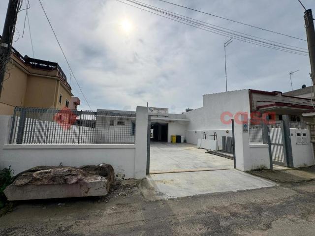 Locale Commerciale in vendita a Puglia, Taranto