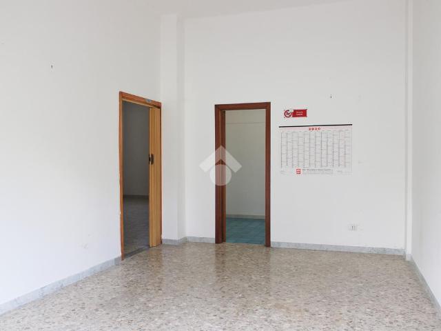 Locale Commerciale in vendita a Puglia, Bari