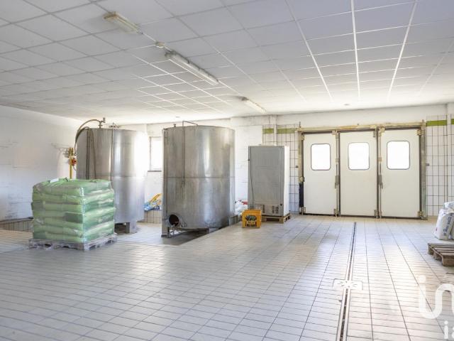 Locale Commerciale in vendita a Marche, Macerata