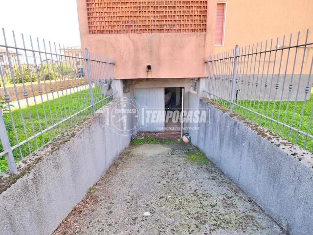 Locale Commerciale in vendita a Piemonte, Novara