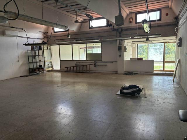 Locale Commerciale in vendita a Unione di Comuni Valdarno e Valdisieve, Rufina