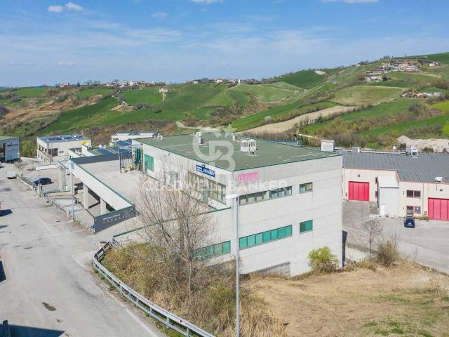 Locale Commerciale in vendita a Acquaviva