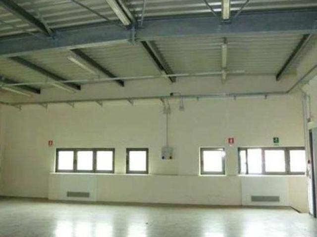 Locale Commerciale in vendita a Cosniga, San Vendemiano